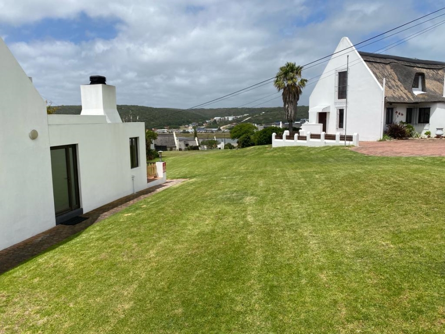 To Let 6 Bedroom Property for Rent in Stilbaai Wes Western Cape